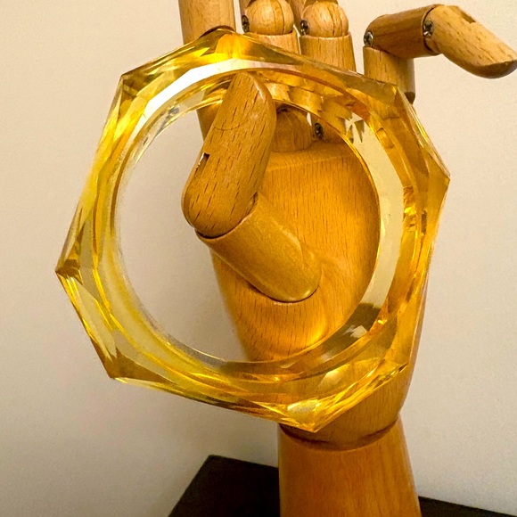 Vintage Faceted Lucite Bangle Bracelet - Picture 6 of 12